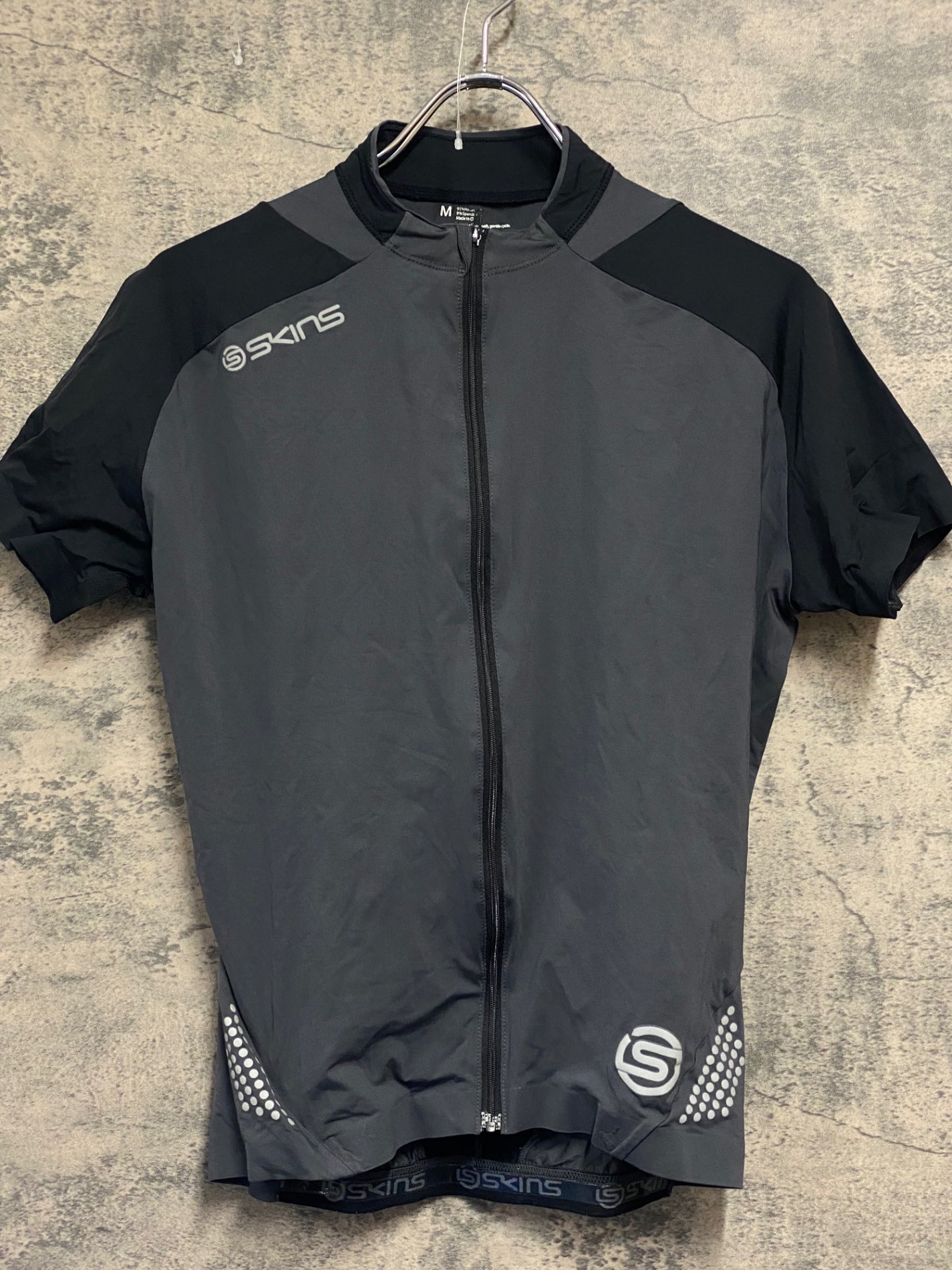 JS649 スキンズ SKINS 半袖 サイクルジャージ 黒 グレー M – BICI