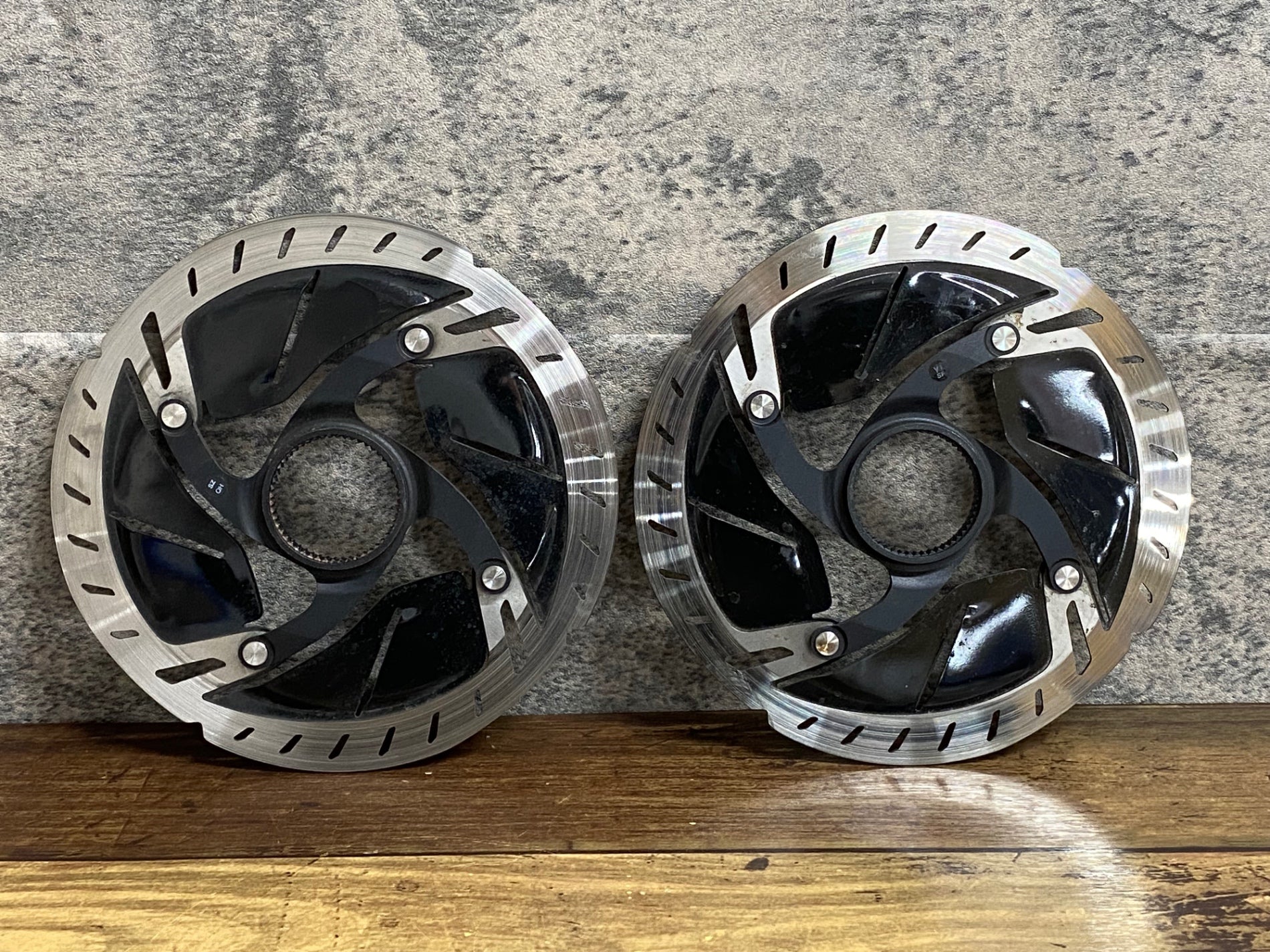 SHIMANO DURA-ACE SM-RT900 ディスクブレーキローター2個 JP686 シマノ SHIMANO デュラエース DURA-ACE SM-RT900-S ディスク
