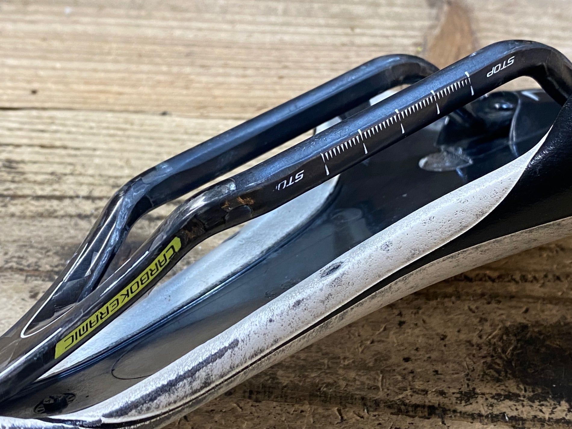 JV940 セライタリア selle italia Flite KiT CARBONiO サドル 白