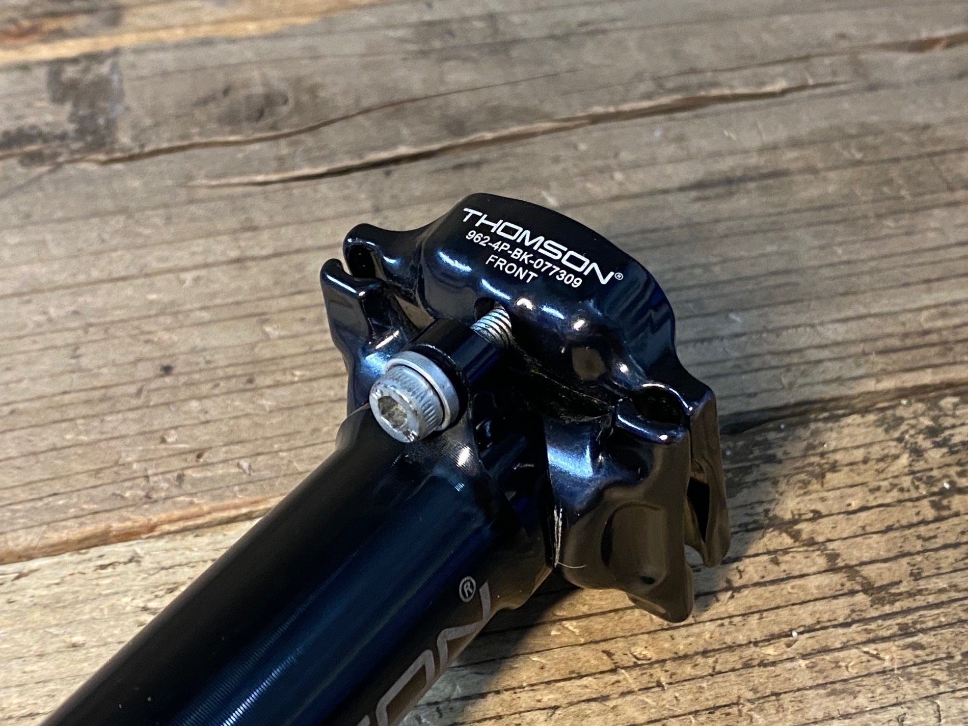 JP741 トムソン THOMSON Masterpiece アルミ シートポスト 黒 240mm