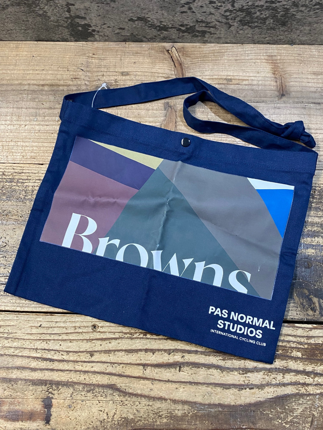KA508 パスノーマルスタジオ PAS NORMAL STUDIOS Browns サコッシュ ネイビー