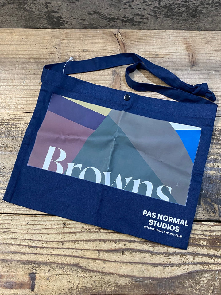 KA508 パスノーマルスタジオ PAS NORMAL STUDIOS Browns サコッシュ ネイビー