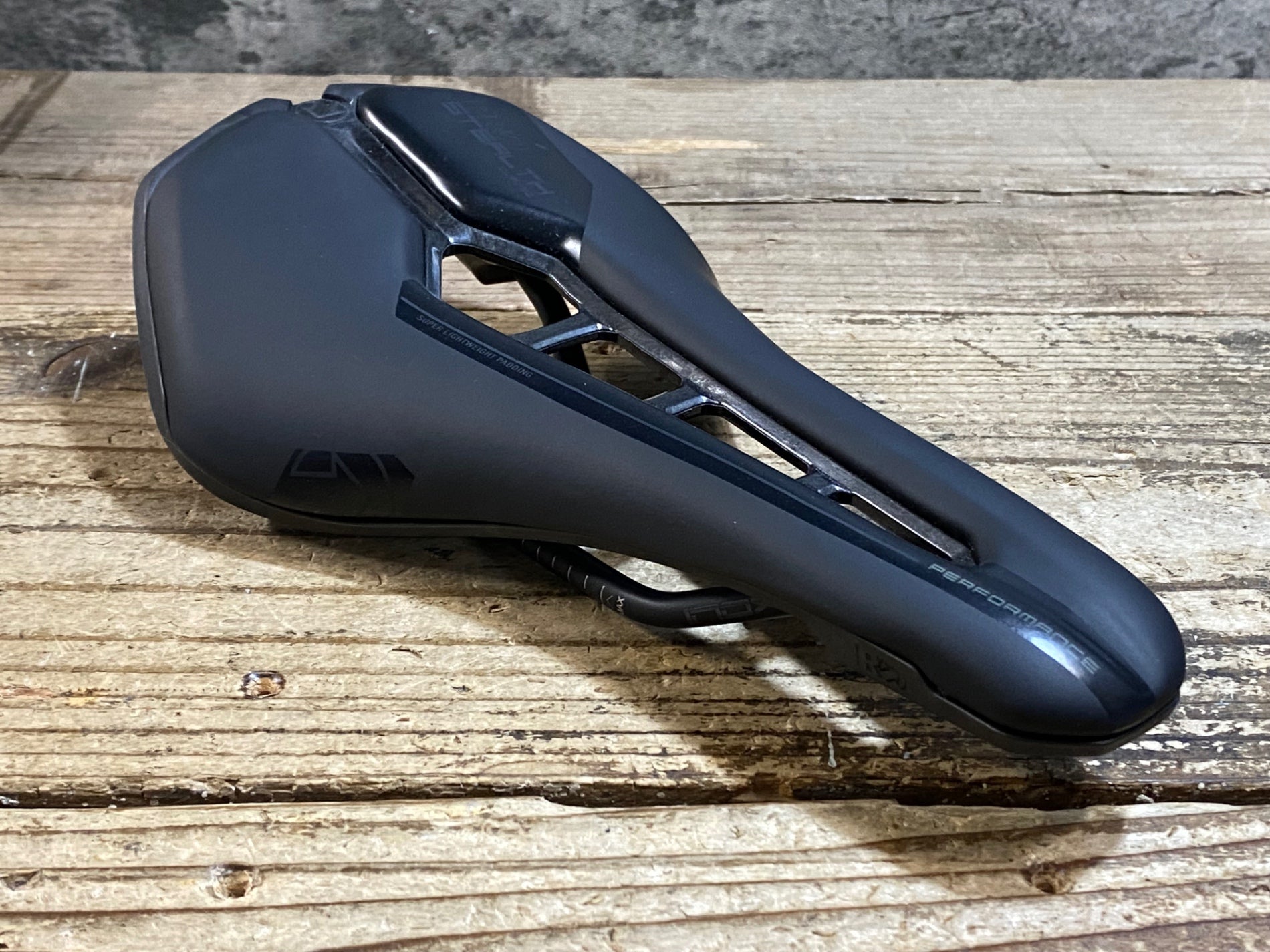 KC319 シマノ SHIMANO PRO STEALTH CURVED PERFORMANCE サドル 黒 inox