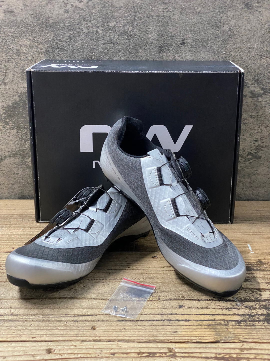 KO707 ノースウェーブ NORTHWAVE MISTRAL PLUS ビンディングシューズ シルバー グレー EU40 3穴