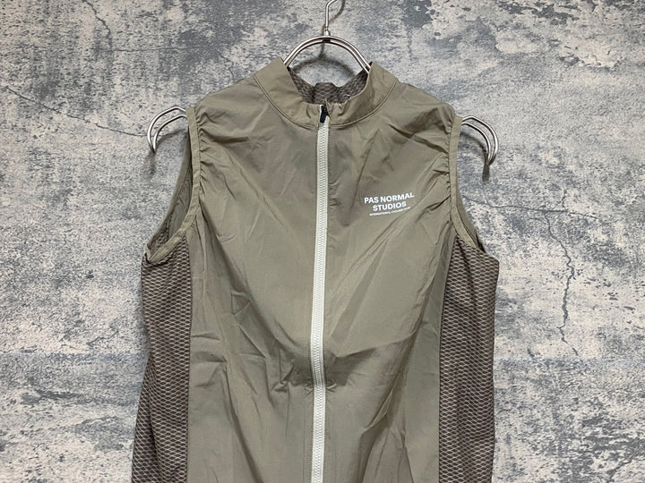 JY511 パスノーマルスタジオ PAS NORMAL STUDIOS Mechanism Stow Away Gilet ジレ サイクルベスト ベージュ M