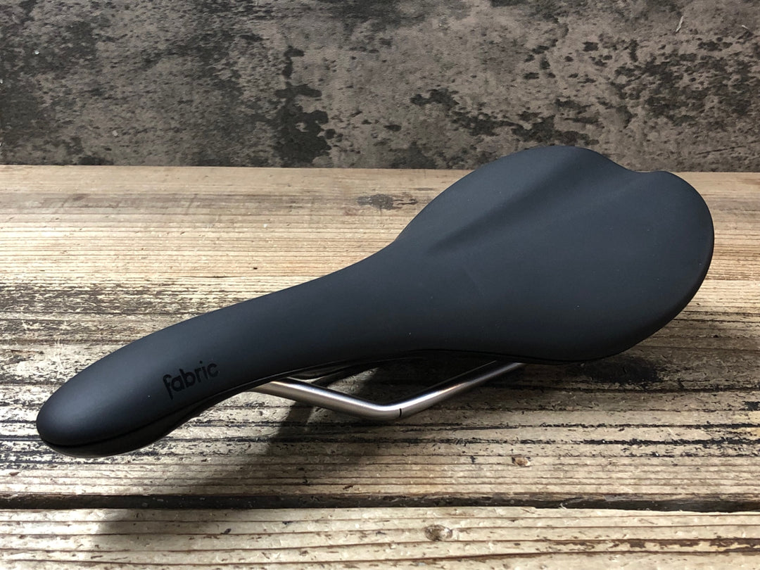 JY550 ファブリック Fabric SCOOP ELITE SHALLOW サドル 黒 138mm