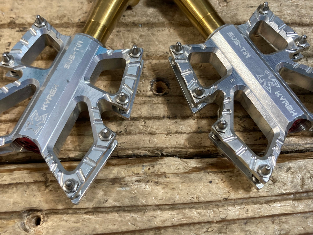 KH986 KCNC KYREX SLIM ROAD PLATFORM フラットペダル ステンレススピンドル シルバー