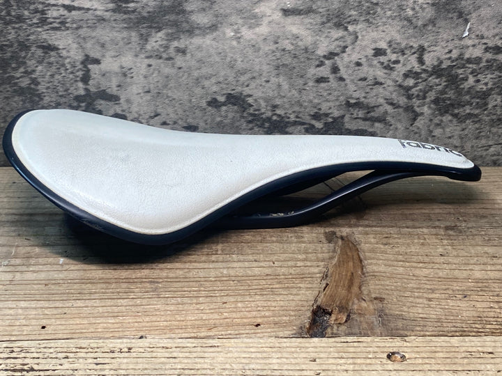 JO921 ファブリック FABRIC エアバス AIRBUS ALM サドル カーボンレール 白 実測140mm