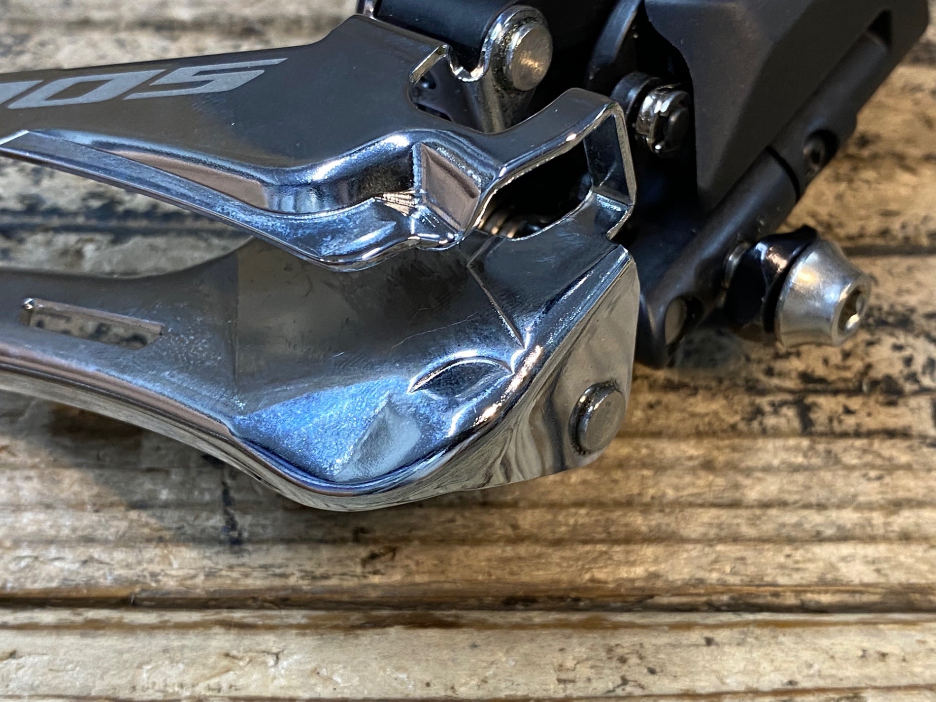 JT677 シマノ SHIMANO 105 FD-R7150 フロントディレイラー Di2 接続