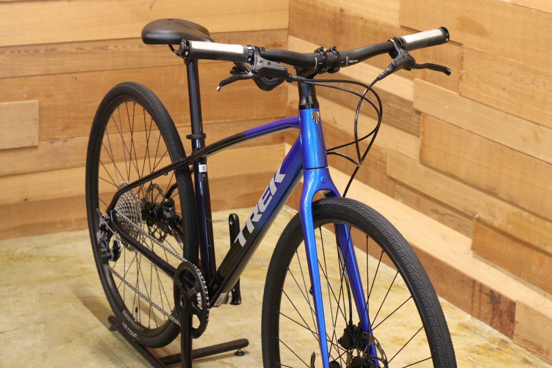 TREK FX3 DISC 油圧ディスクブレーキ　3×9S トレック（TREK） TREK FX3 DISC 油圧ディスクブレーキ 2019年 クロス