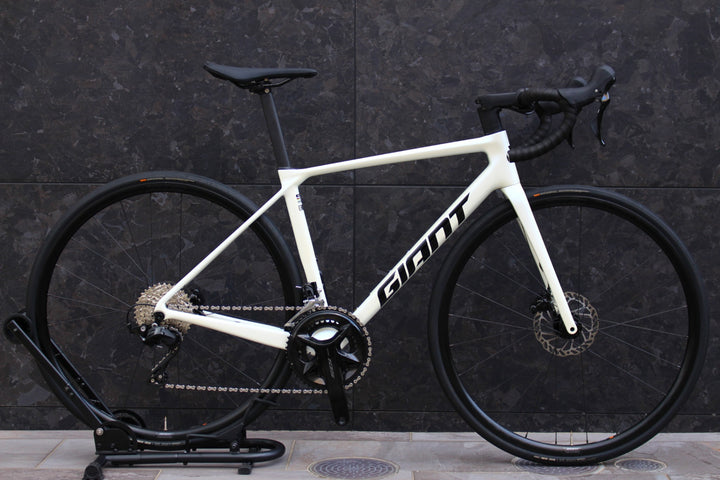 ジャイアント GIANT TCR Advanced 2 KOM 2025モデル Sサイズ シマノ 105 R7100 12S カーボン ロードバイク 【福岡店】
