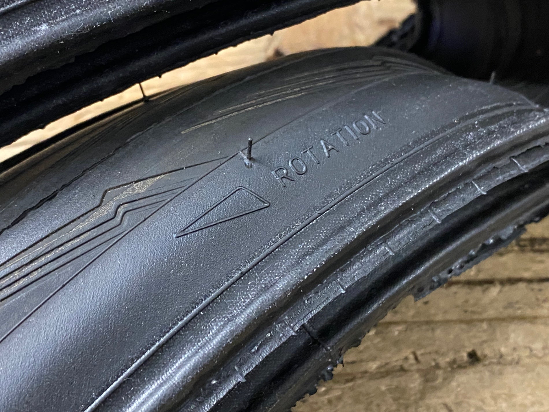 KO513 ピレリ PIRELLI P-ZERO VELO 4S TS クリンチャー タイヤ 700x25c