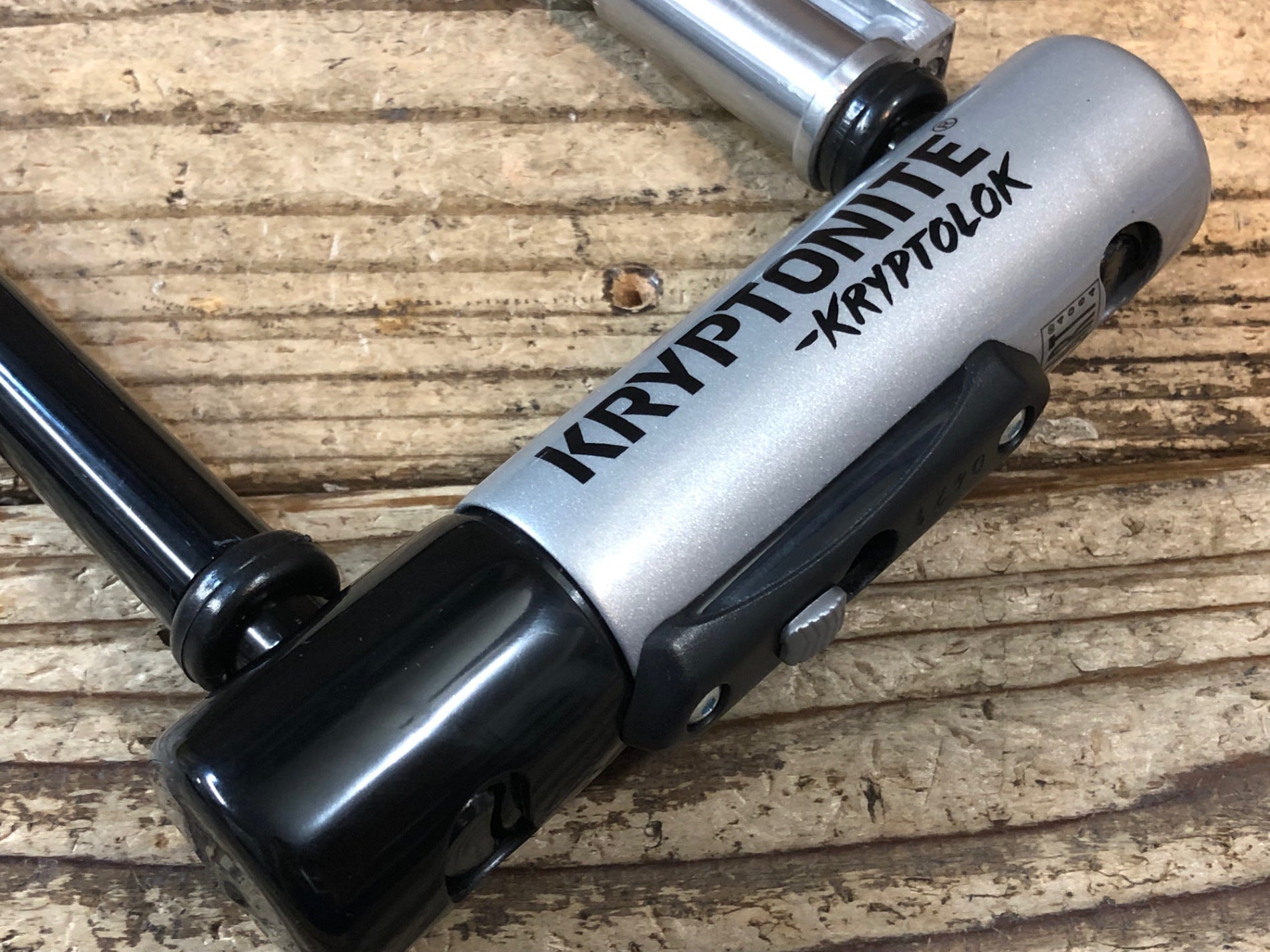 JU383 クリプトナイト Kryptonite KryptoLok Standard U字ロック