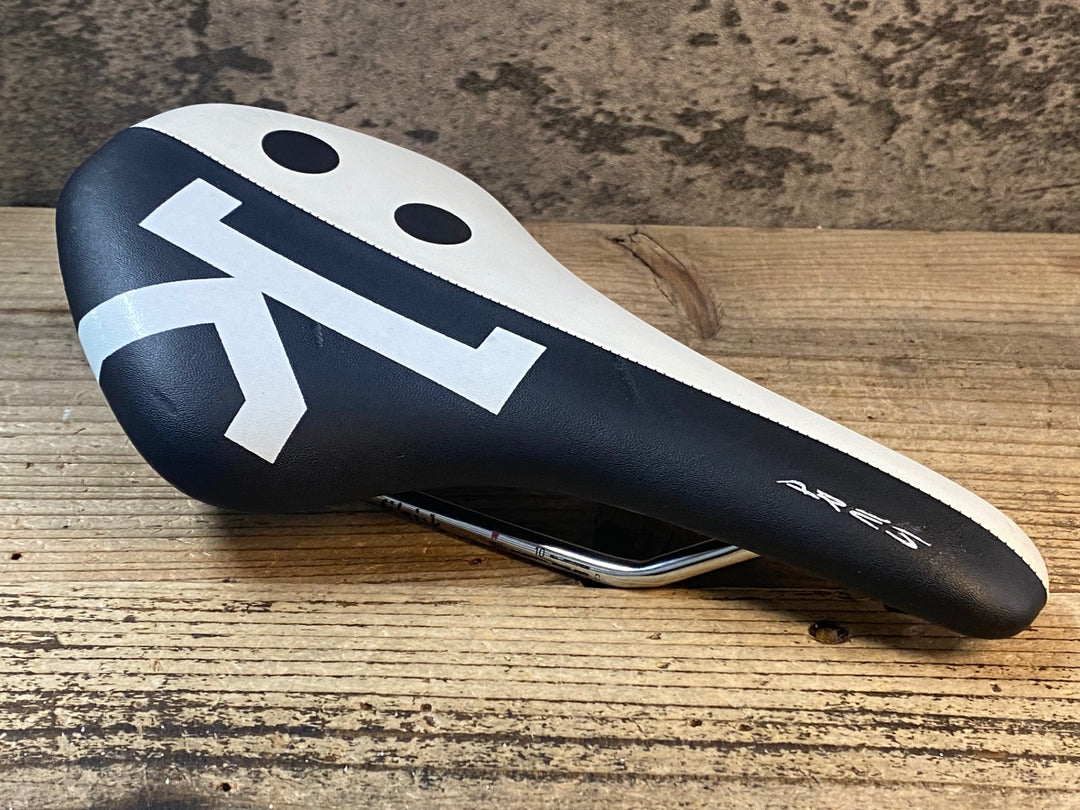 JP107 フィジーク fizik アレス ARES サドル 白 黒 kiumレール ※固定プレート欠品