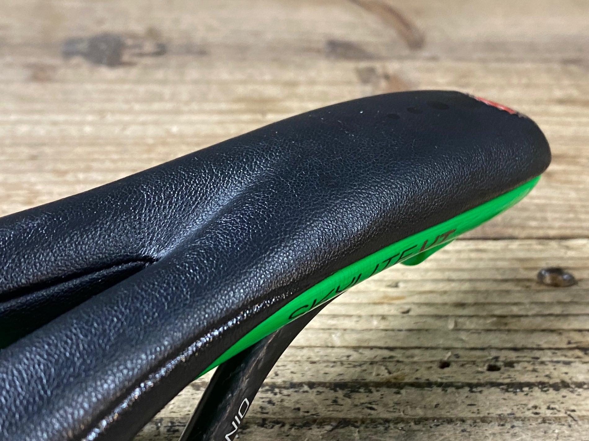 JT989 アスチュート ASTUTE SKYLITE VT サドル カーボンレール – BICI