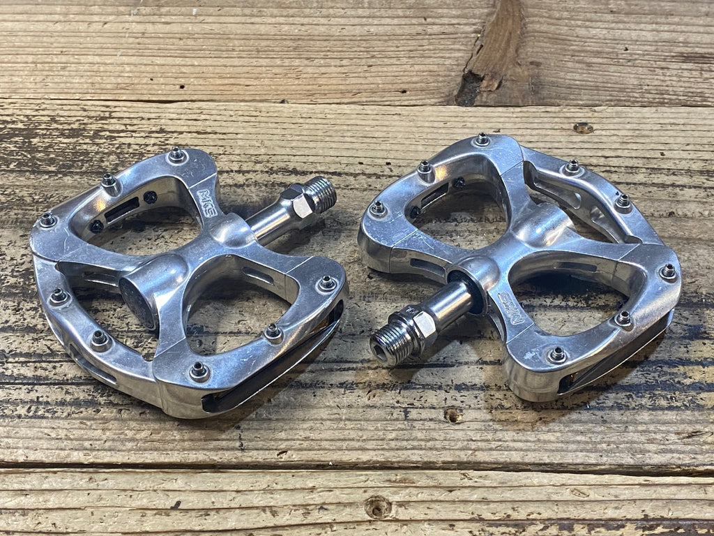 JU469 三ヶ島 MKS Pretzel フラットペダル シルバー – BICI AMORE