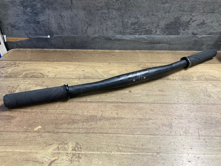 KQ917 スペシャライズド SPECIALIZED S-WORKS カーボン フラットハンドル 590mm Φ31.8 ※LIZARD SKINS MACASKILLグリップ付属