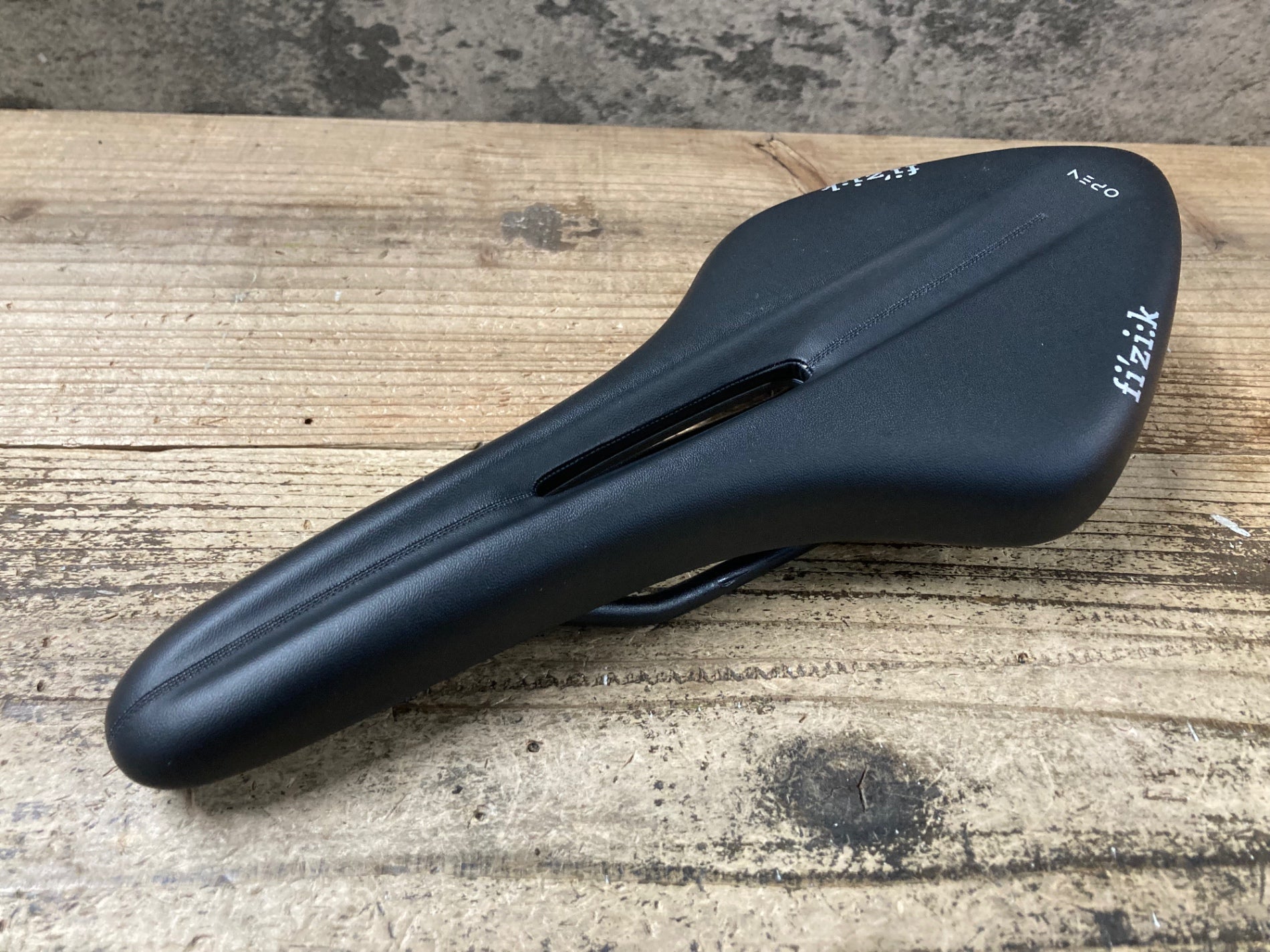 JU893 フィジーク fizik アリオネ ARIONE R5 OPEN サドル S-Alloy