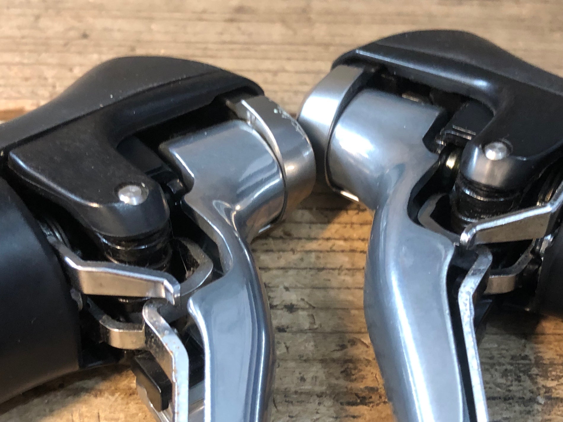 JV306 シマノ SHIMANO 105 ST-5800 STIレバー 2x11S シルバー – BICI