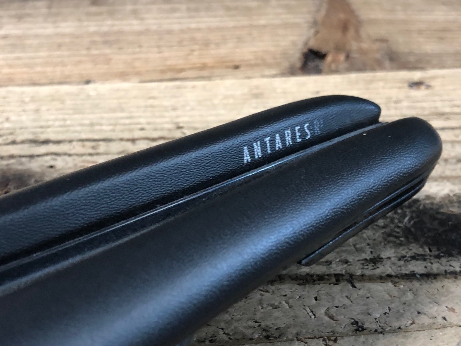 KA393 フィジーク fizik アンタレス ANTARES R3 VERSUS evo サドル 黒