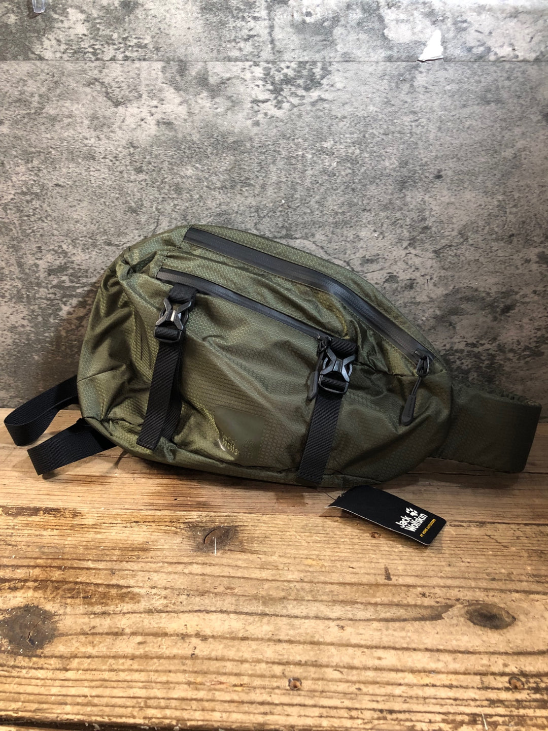 KE580 ジャックウルフスキン Jack Wolfskin メッセンジャーバッグ カーキ