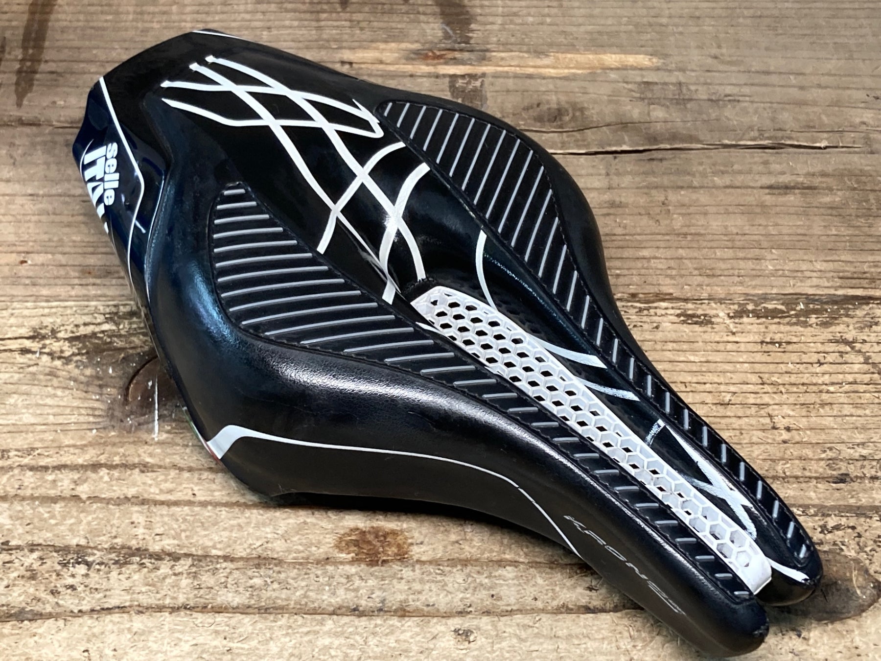 JN916 セライタリア selle ITALIA クロノス KRONOS サドル 132mm 黒