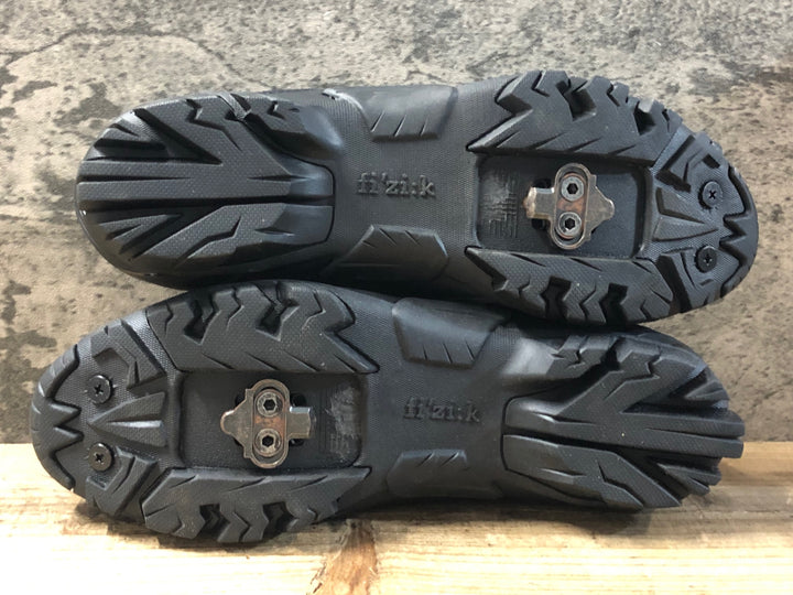 KG374 フィジーク FIZIK M6 MTB shoes ビンディングシューズ 黒 SPD EU43 ペン字あり