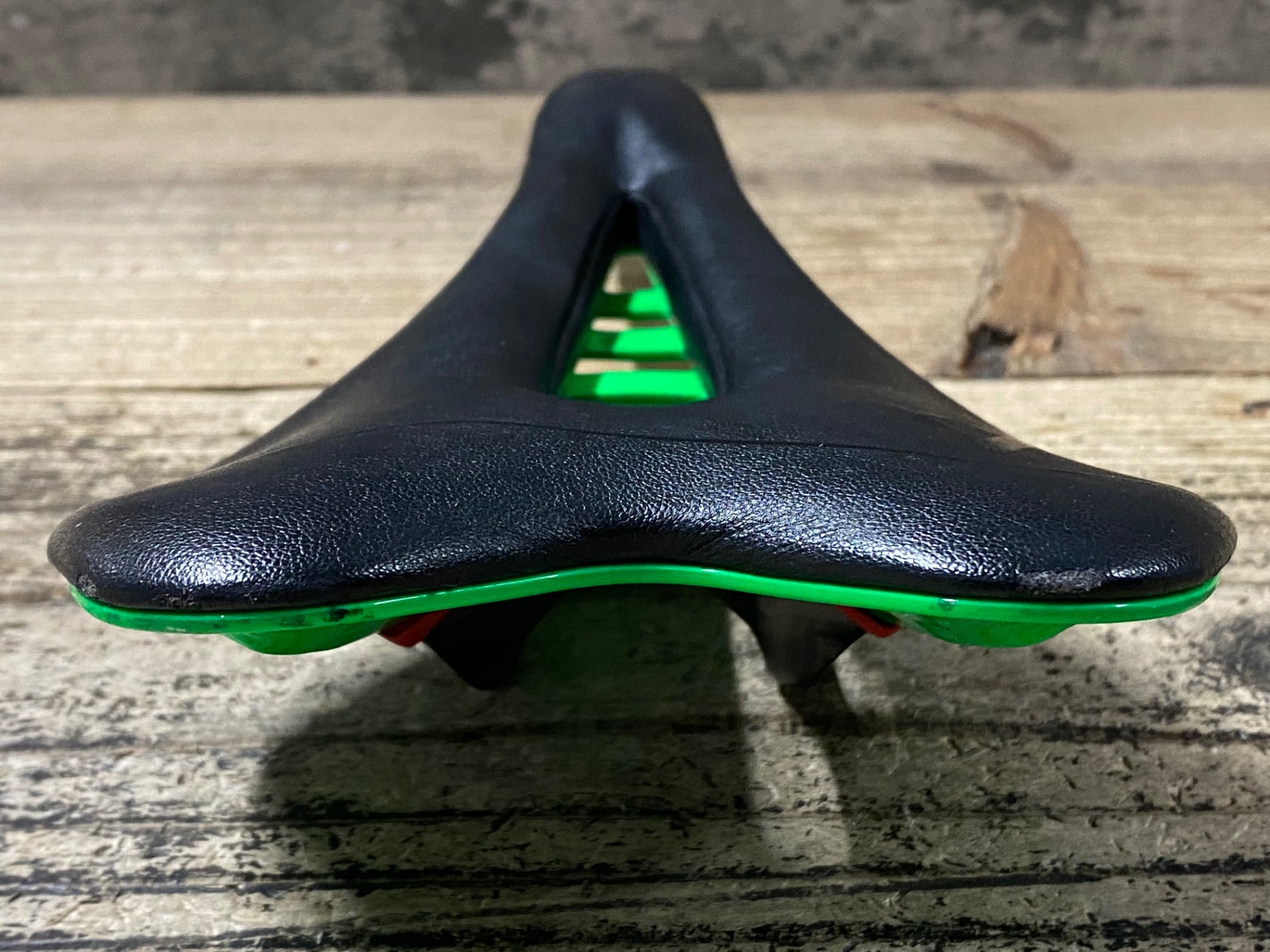 JT989 アスチュート ASTUTE SKYLITE VT サドル カーボンレール – BICI