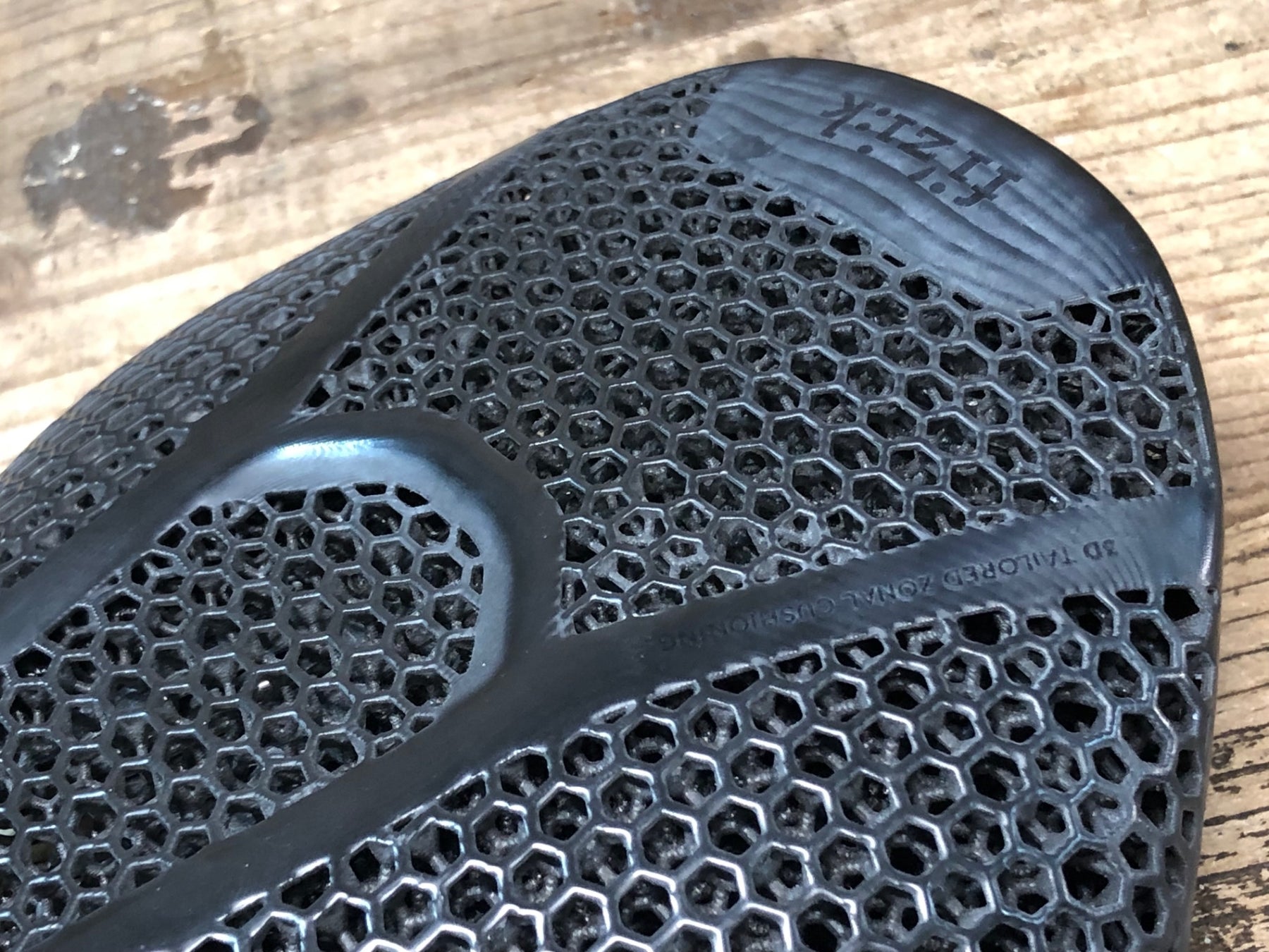 JD401 フィジーク fizik VENTO ARGO R1 ADAPTIVE サドル 150mm