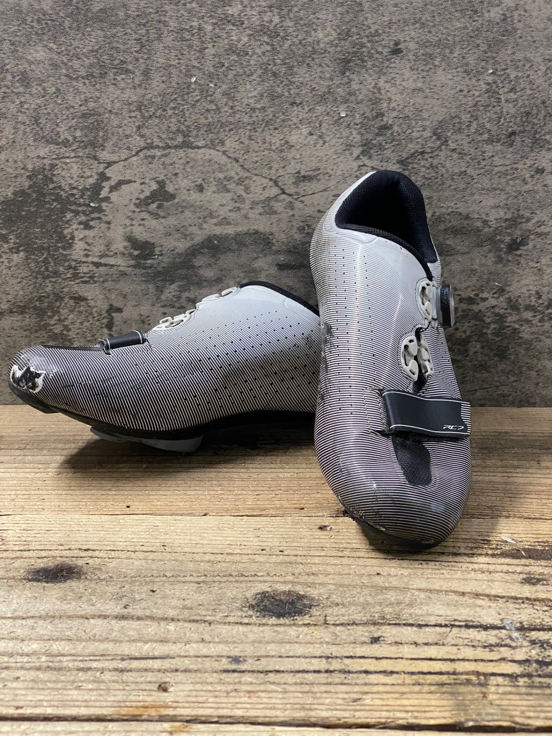 KP335 シマノ SHIMANO RC7 SH-RC700-E W ビンディングシューズ 3穴 EU42E WIDE ※傷