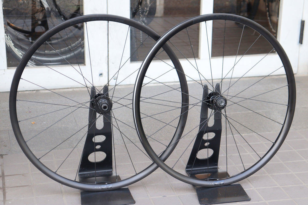 ボントレガー BONTRAGER パラダイム PARADIGM 23 TLR DISC アルミ チューブレスレディ ホイールセット シマノ 11/12S 【横浜店】