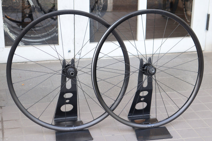 ボントレガー BONTRAGER パラダイム PARADIGM 23 TLR DISC アルミ チューブレスレディ ホイールセット シマノ 11/12S 【横浜店】