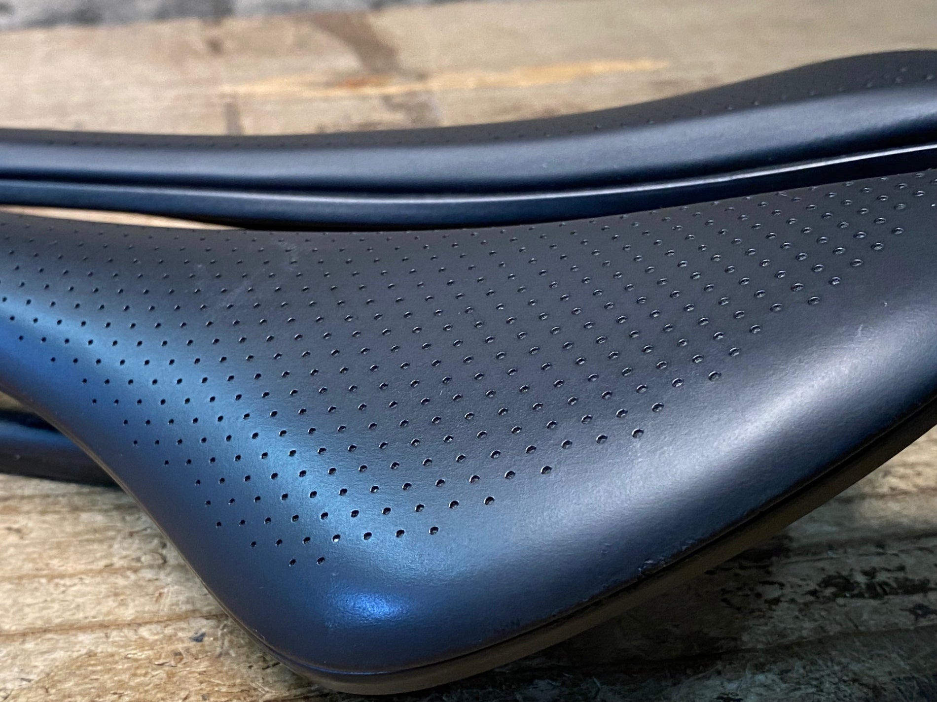 JP895 ボントレガー BONTRAGER AEOLUS PRO サドル カーボンレール