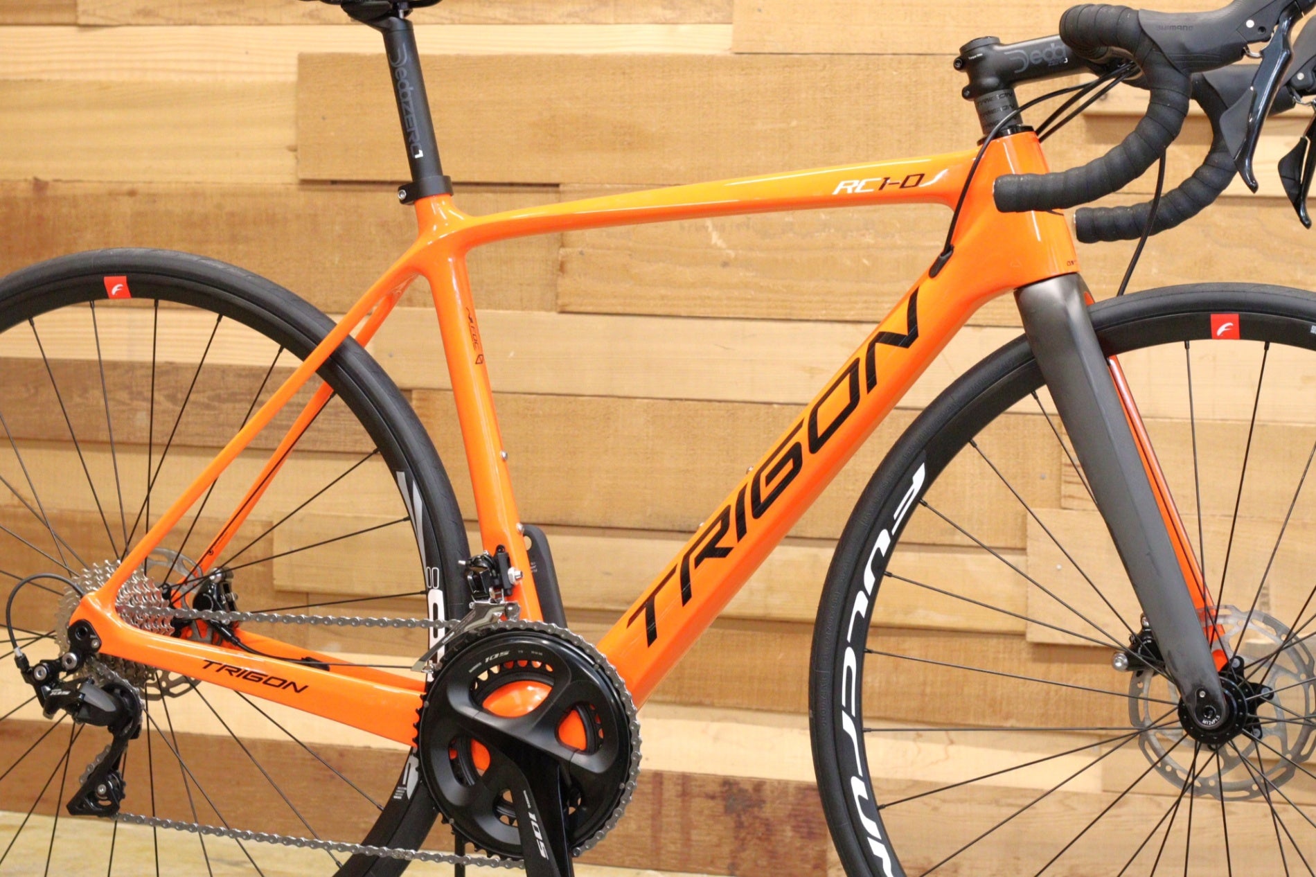 ◆カーボンロードバイク重量1.78kg【TRIGON】完成車で定価29万円程の物 未走行品！ トライゴン TRIGON RC1-D 2024 Sサイズ シマノ 105 R7020