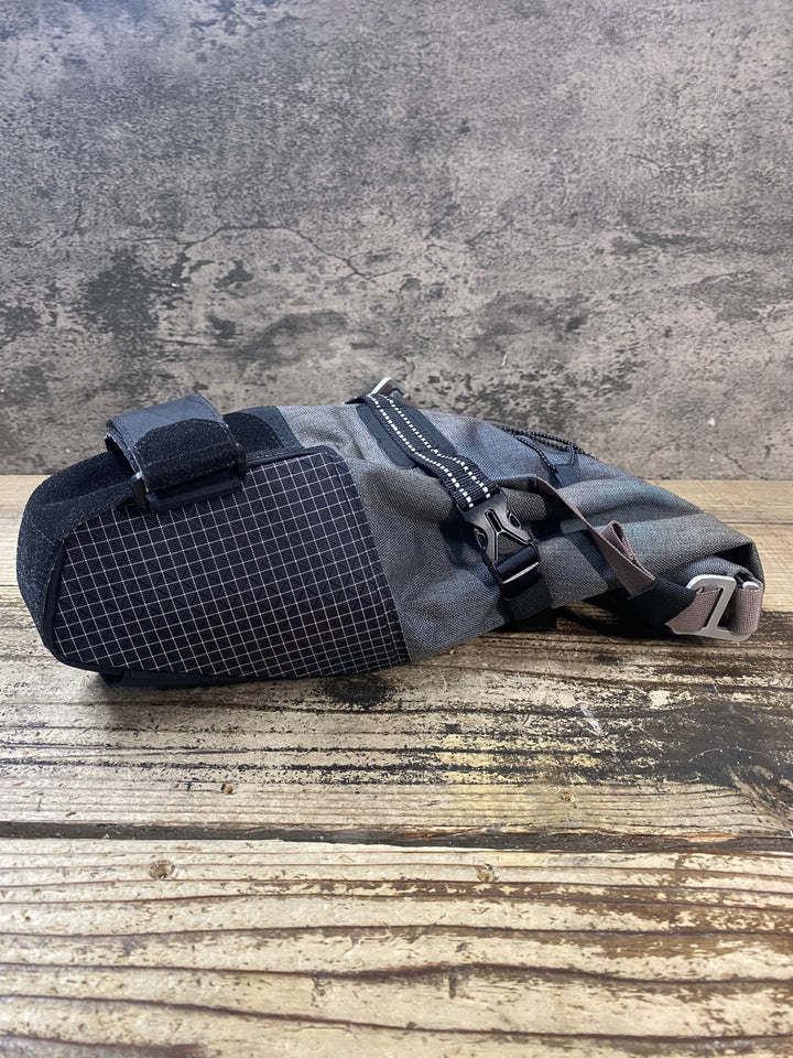 JV483 ロウロウマウンテンワークス RawLow Mountain Works Bike'n Hike Post Bag サドルバッグ
