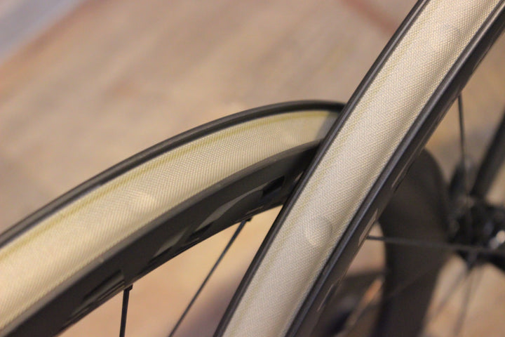 ボントレガー BONTRAGER アイオロス AEOLUS PRO 37 DISC カーボン チューブレスレディ ホイールセット シマノ 11/12S 21C【名古屋店】