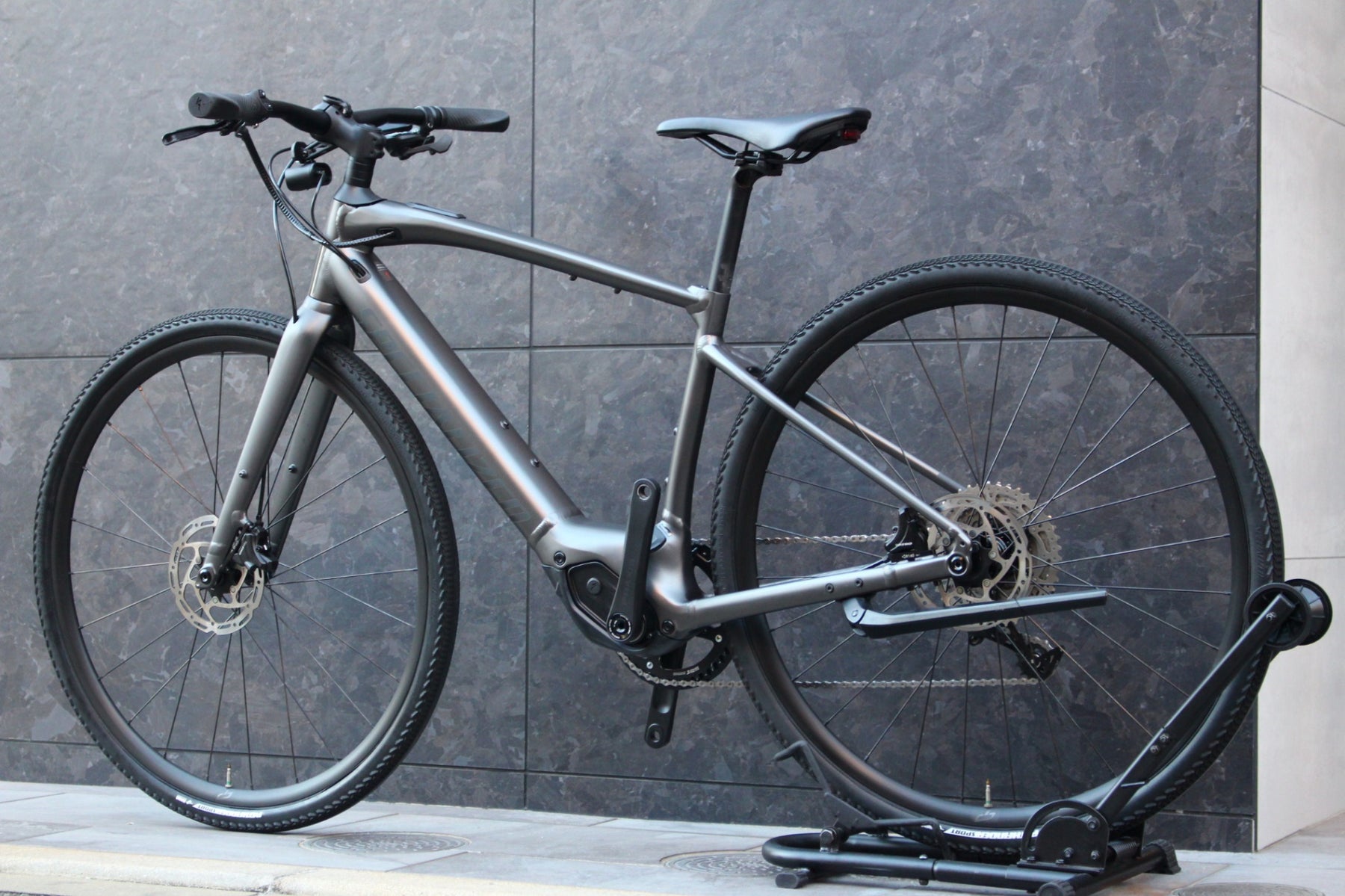 スペシャライズド 電動アシスト自転車 VADO Specialized ヴァド スペシャライズド - Vado Turbo 自転車本体