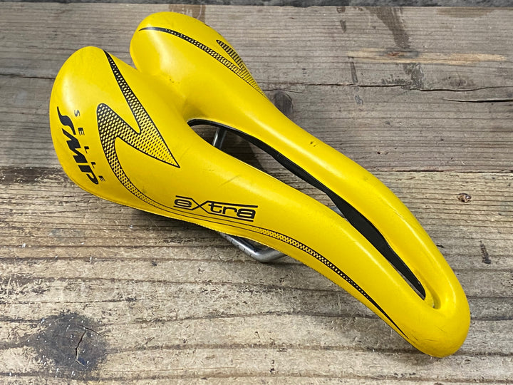 JV946 SELLE SMP extra サドル 黄
