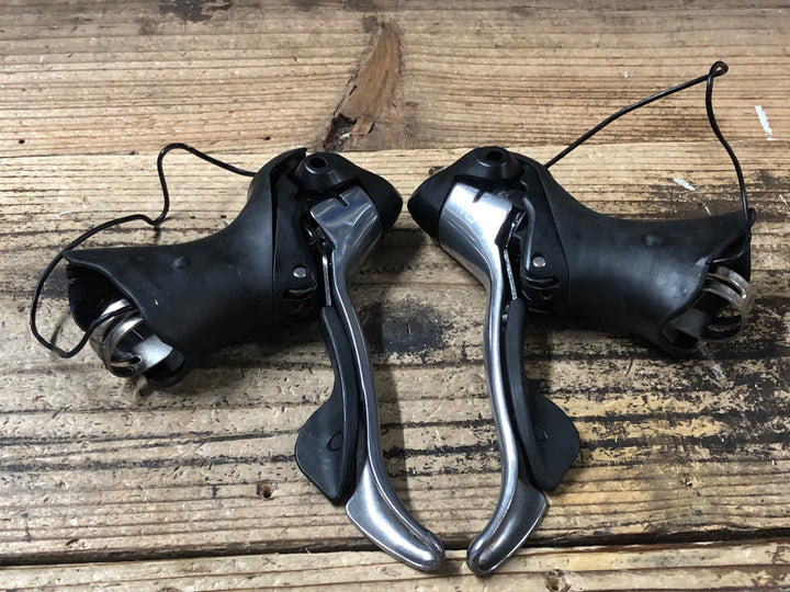 JP718 シマノ SHIMANO 105 ST-5600 STIレバー ※ブラケットカバー劣化加水分解ケーブル断線,変則不良の為ジャンク