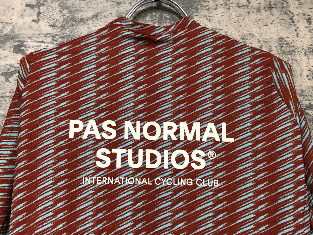 JV762 パスノーマルスタジオ PAS NORMAL STUDIOS SOLITUDE JERSEY 半袖サイクルジャージ 赤青 XL