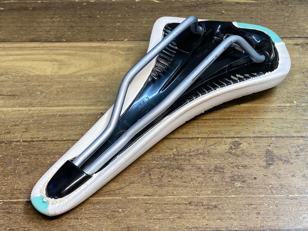 JO419 フィジーク fizik ARIONE サドル チェレステ 白 HOLLOW MANGANESEレール