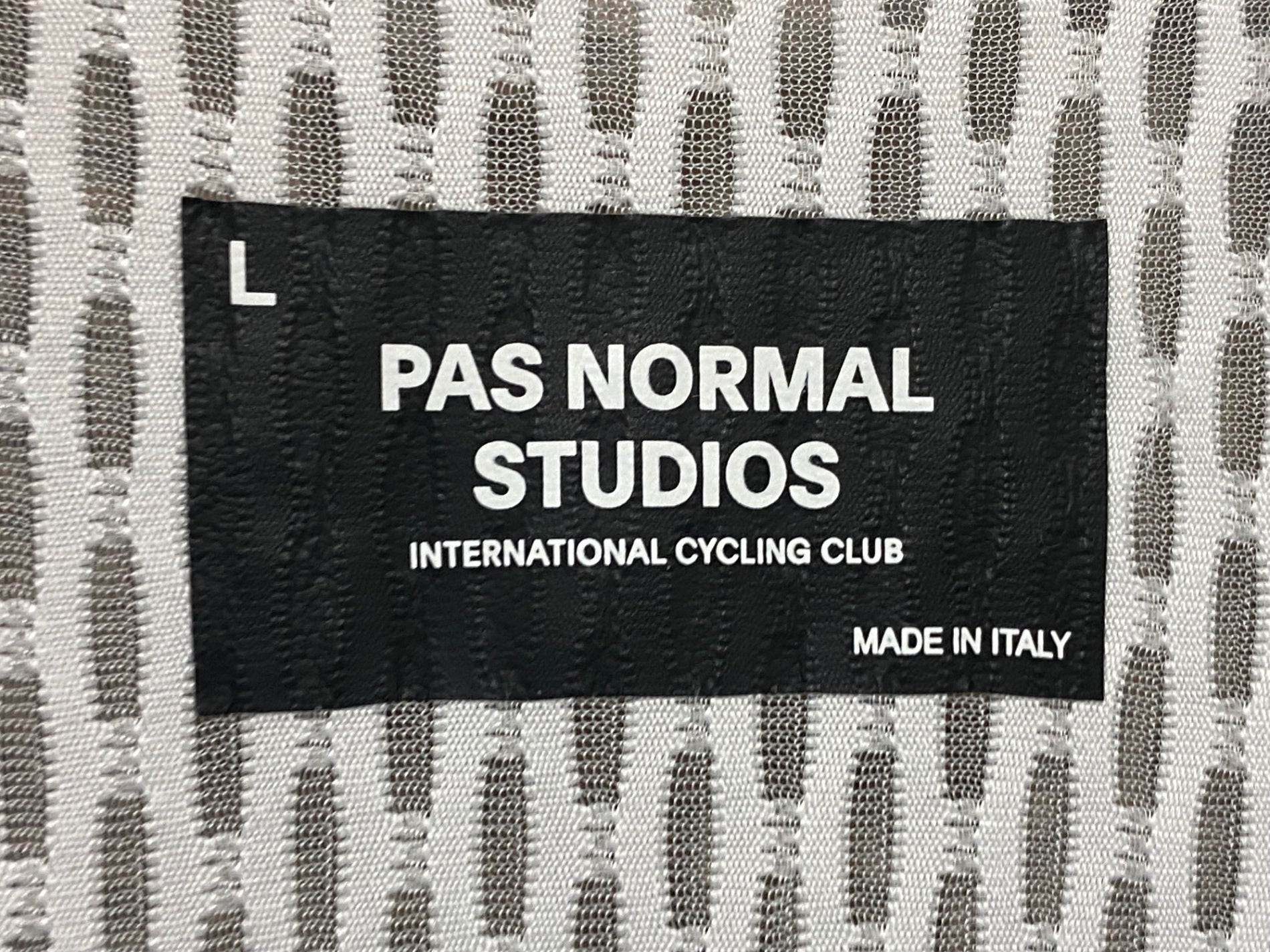KD157 パスノーマルスタジオ PAS NORMAL STUDIOS Mechanism ビブ