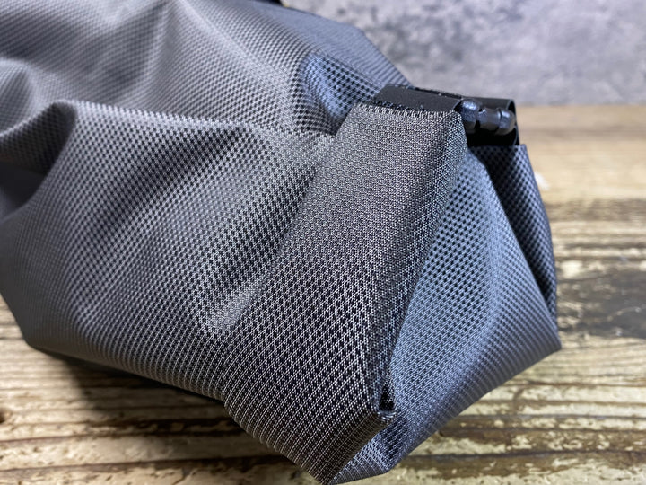 JN652 アピデュラ APIDURA エクスペディション ハンドルバーパック 14L