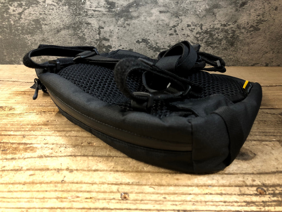 KE579 ジャックウルフスキン Jack Wolfskin ハンドルバーバッグ ポーチ ブラック