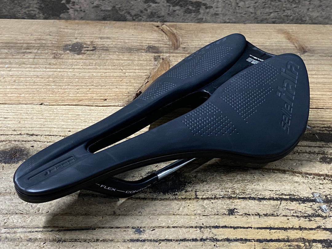 KQ624 セライタリア selle italia NOVUS BOOST EVO サドル 黒 145mm