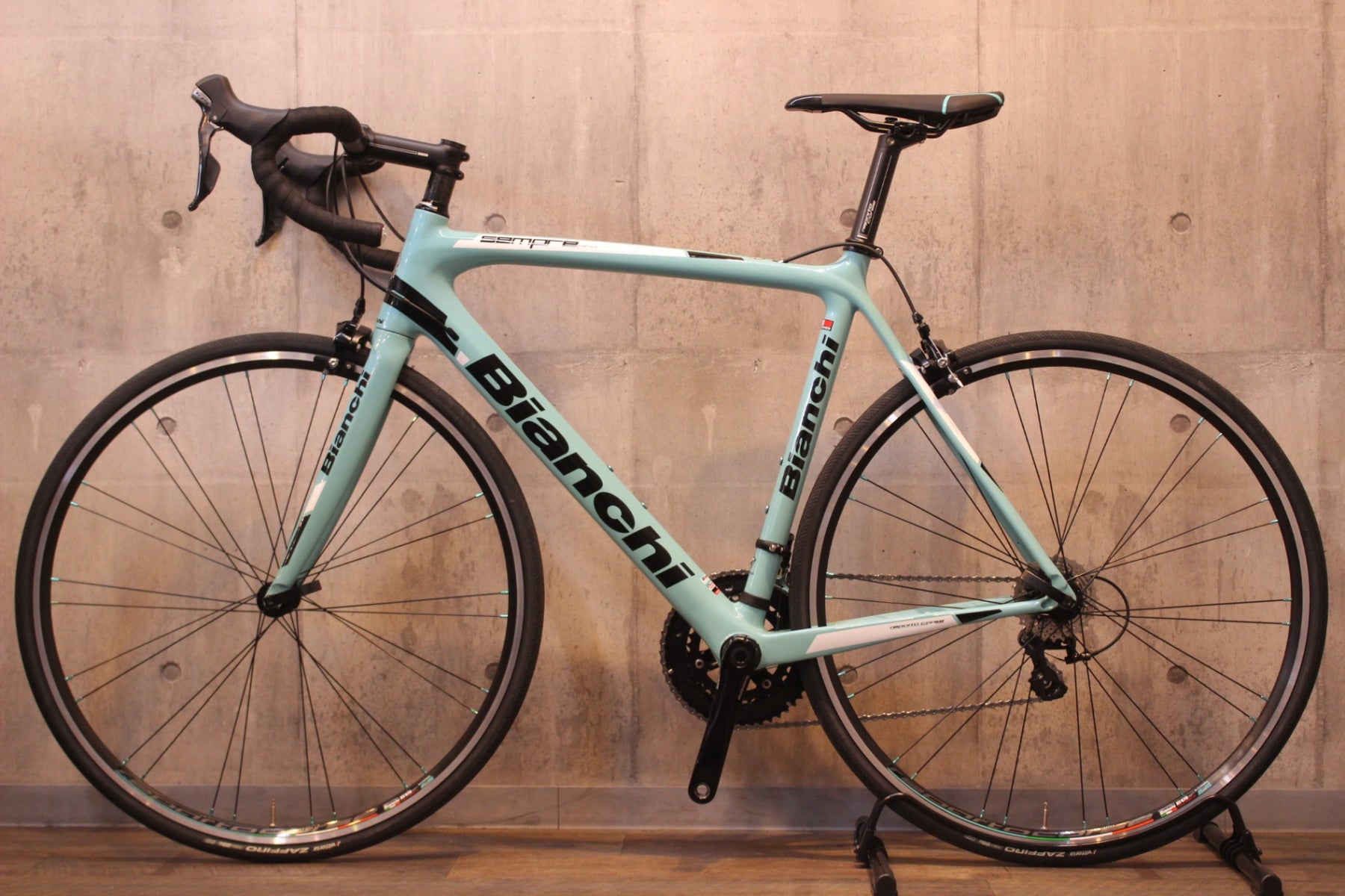 Bianchi SEMPRE PRO 2018 ULTEGRA 105 完成品 Bianchi SEMPRE PRO 2018 ULTEGRA 105 完成品 - メルカリ