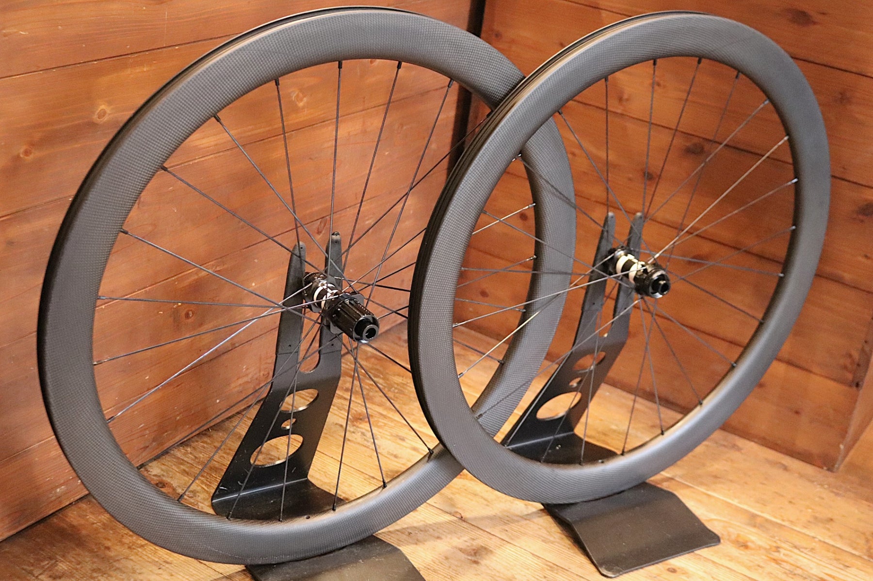 LWC 超軽量 カーボンホイール クリンチャー LWC 超軽量 カーボンホイール クリンチャー ヒルクライム特化カーボン