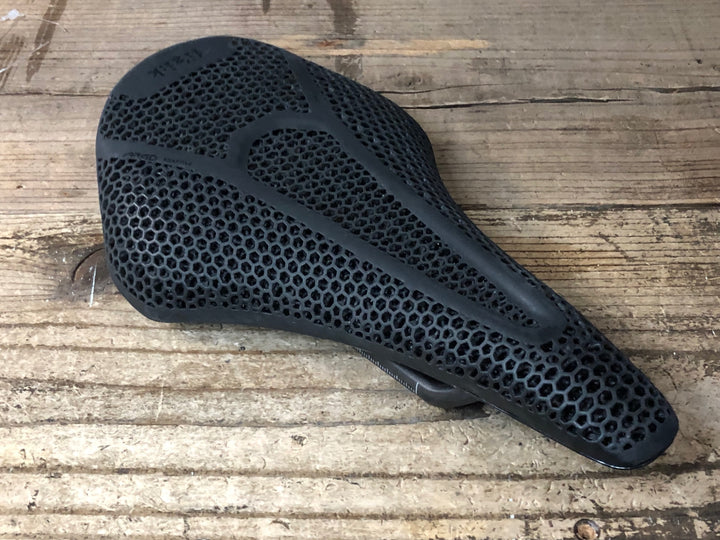 JW583 フィジーク fizik ヴェント VENTO ARGO R1 ADAPTIVE 150mm サドル カーボンレール 黒