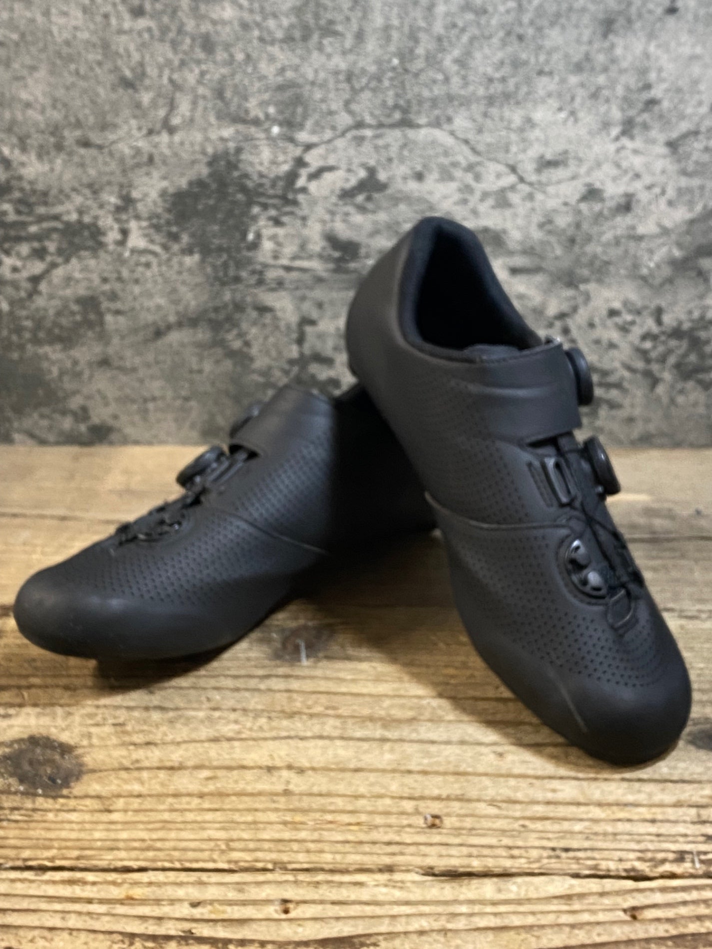 【極美品】◾️シマノ◾️ビンディングシューズ◾️ SHRC701M◾️BOA◾️ブラック JW888 シマノ SHIMANO SHRC701M ビンディングシューズ 3穴 黒 EU42.5