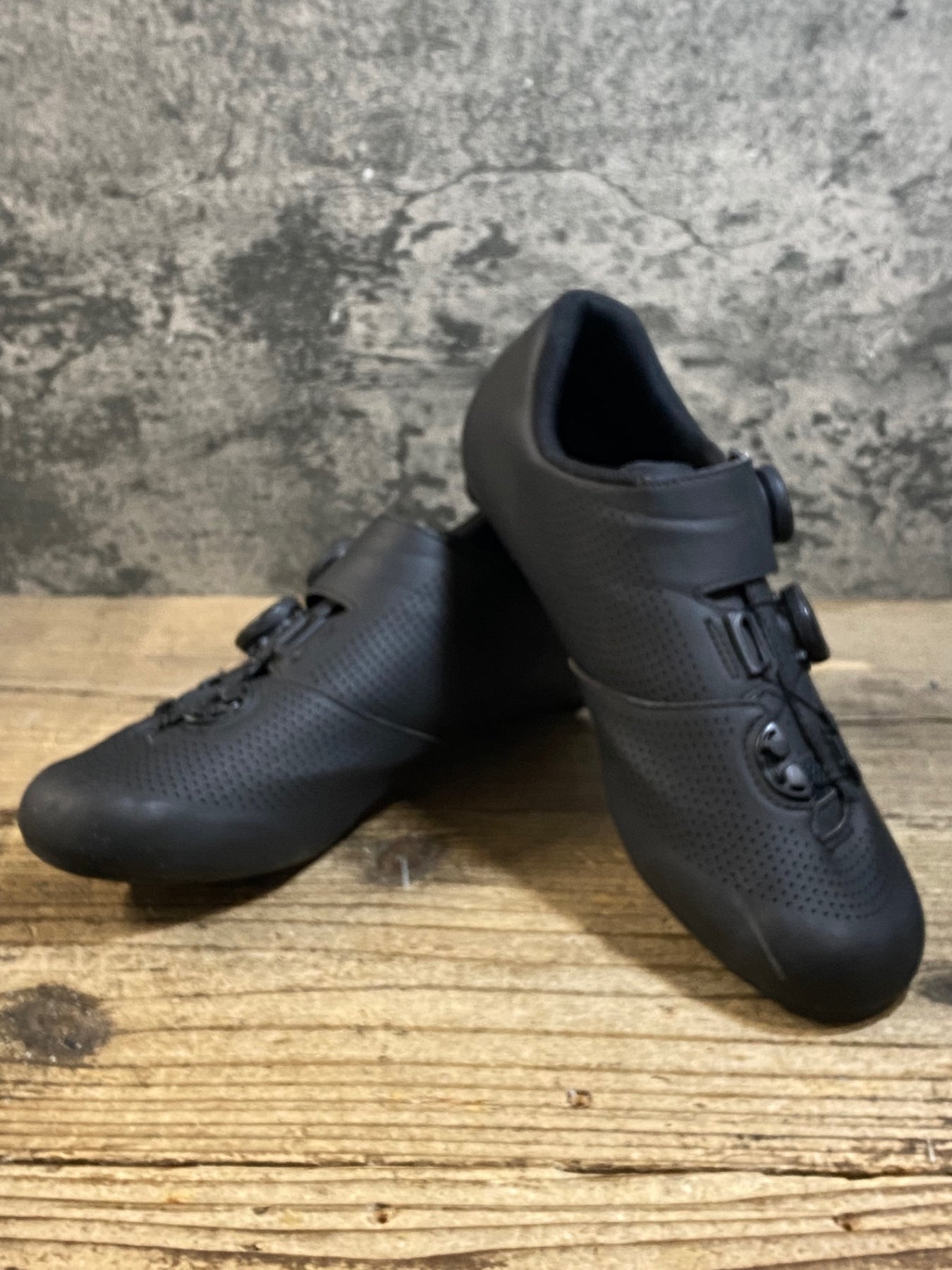 【極美品】◾️シマノ◾️ビンディングシューズ◾️ SHRC701M◾️BOA◾️ブラック JW888 シマノ SHIMANO SHRC701M ビンディングシューズ 3穴 黒 EU42.5